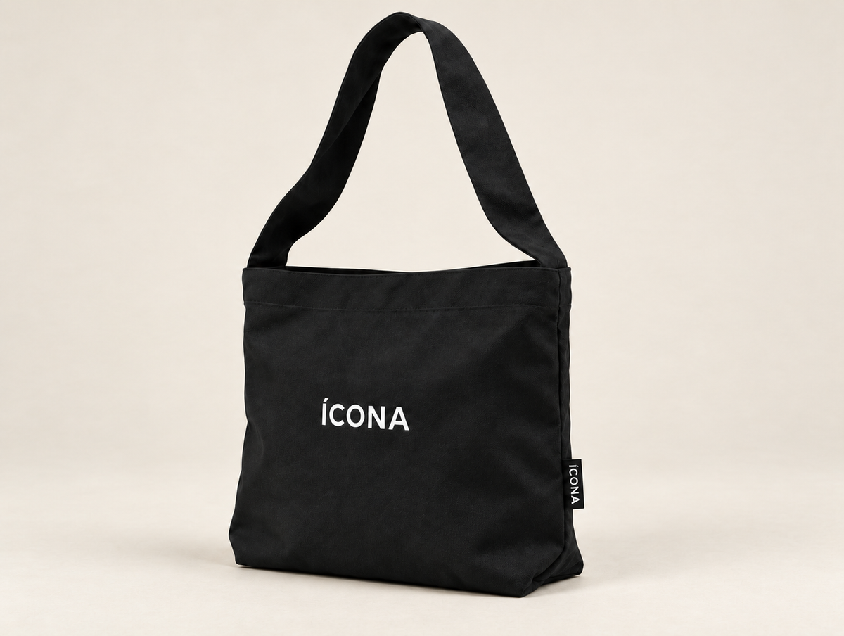 The Tote in black with the ÍCONA wordmark